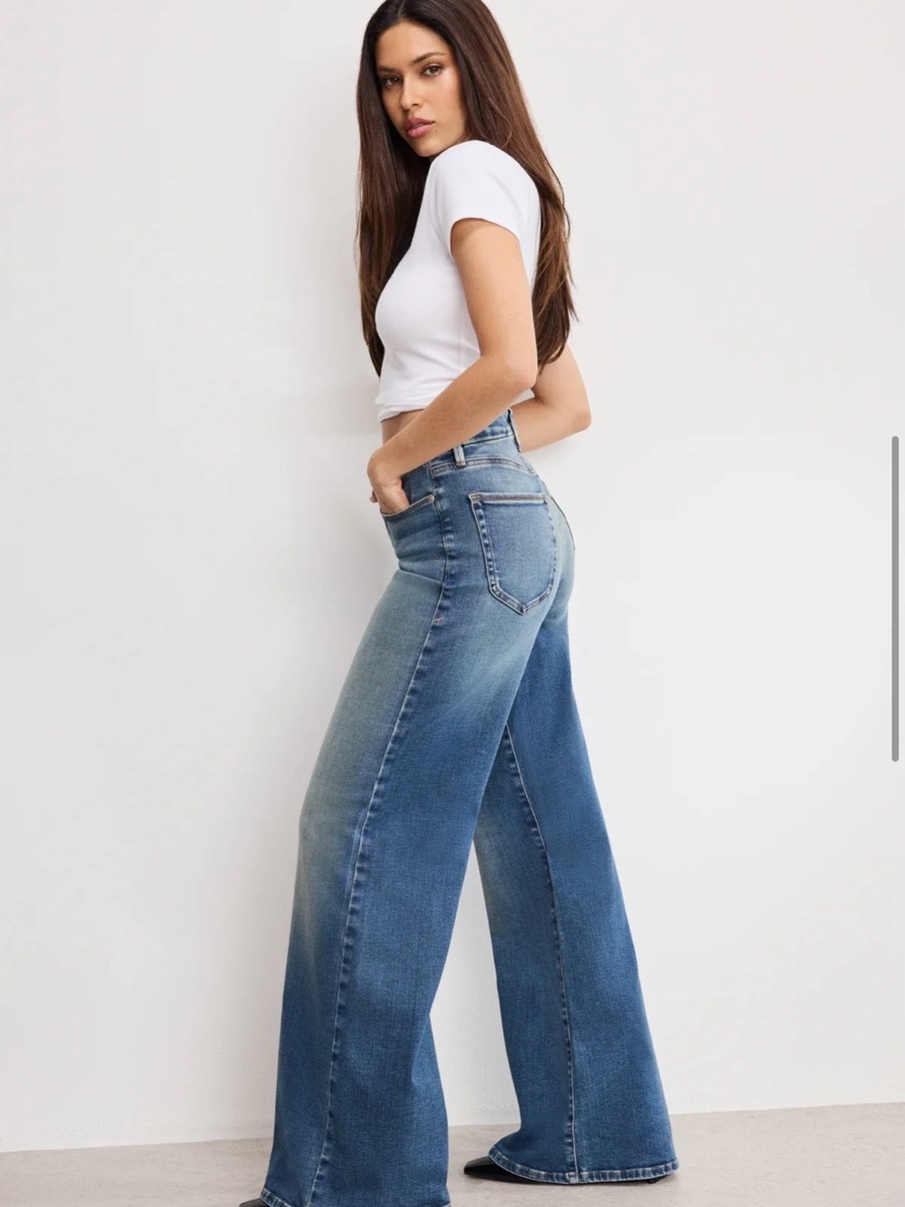 Good American High-Rise Wide Leg Jeans in Medium Blue Wash - Picture 3 of 6